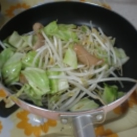 定番のラーメンの具 キャベツともやしの野菜炒め レシピ 作り方 By はちわれ413 楽天レシピ 定番のラーメンの具 キャベツともやしの野菜炒め レシピ 作り方 By はちわれ413 楽天レシピ